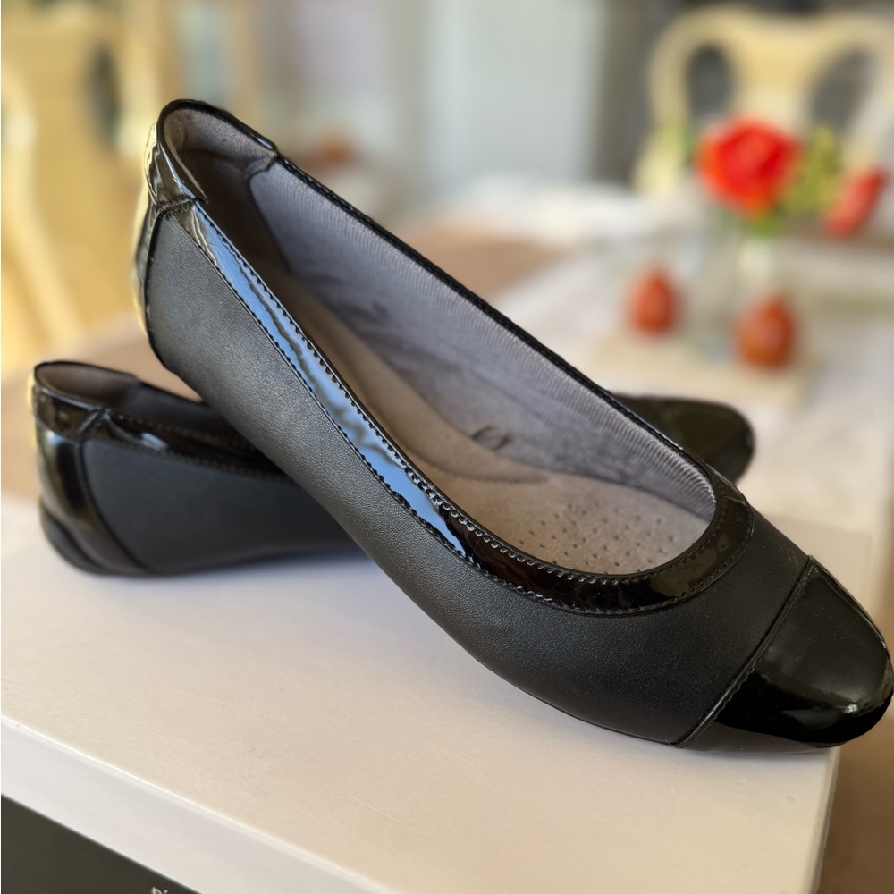 Black Patent Trim Faux Leather Ballet Flats